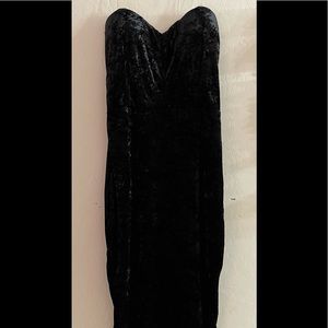 Black Velvet Bodycon Dress, New With Out Tags.